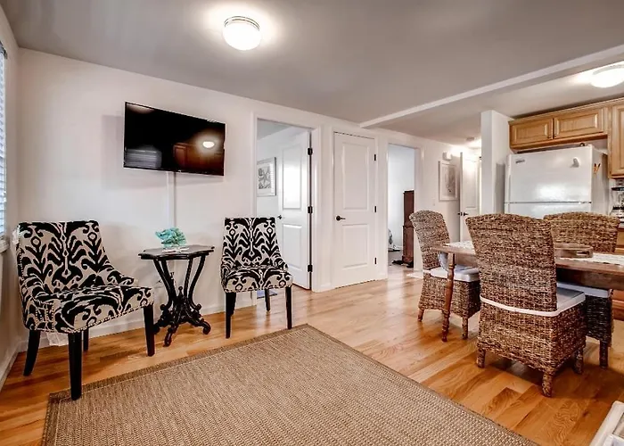 Recently Renovated Lbi Apt W/ Deck On Beach Block!