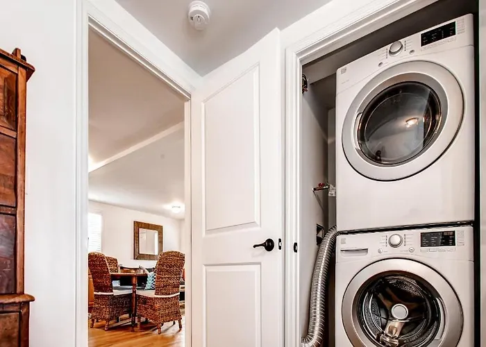 Recently Renovated Lbi Apt W/ Deck On Beach Block!